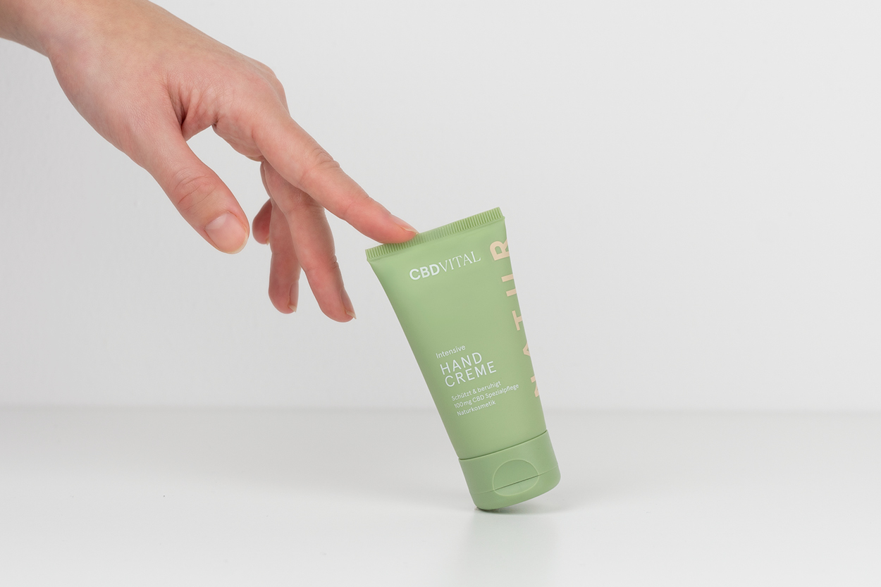 Crème pour les mains au CBD pour mains sèches Crème pour les mains au CBD pour mains sèches